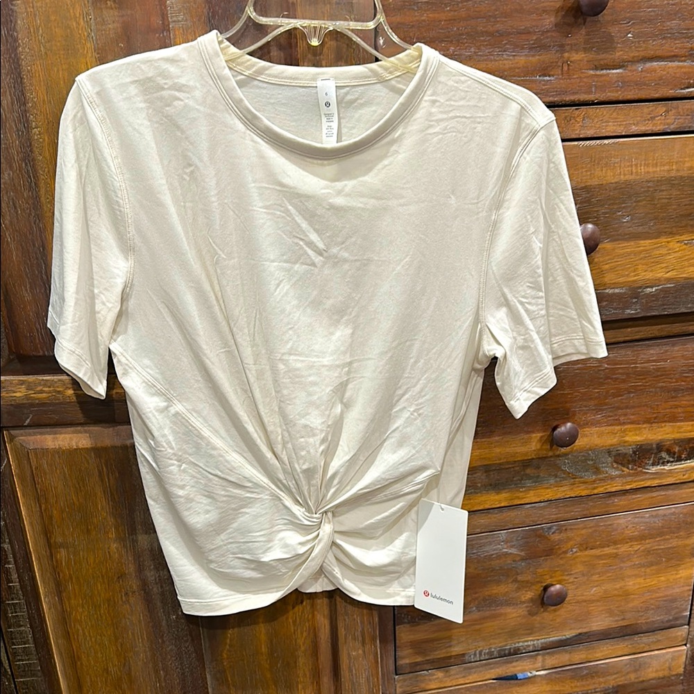 lululemon athletica Cresent Twist Front Top